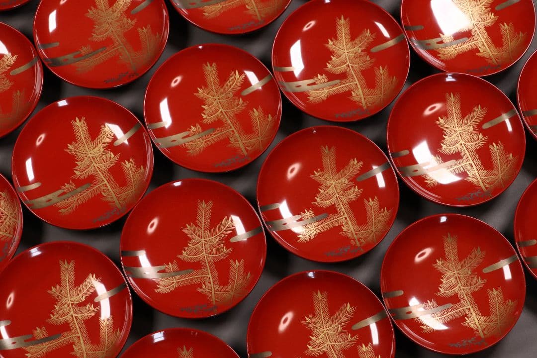 時代木製漆器 松に霞図 朱塗引き盃 二十九客 金蒔絵 小皿 木皿 MA350
