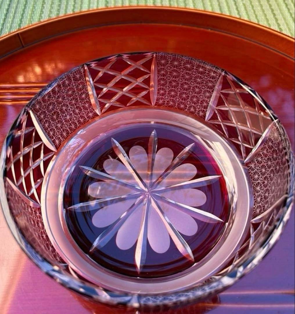華硝　江戸切子　鉢　中鉢　飾り皿　糸菊つなぎ紋様　赤色カットガラスボウル
