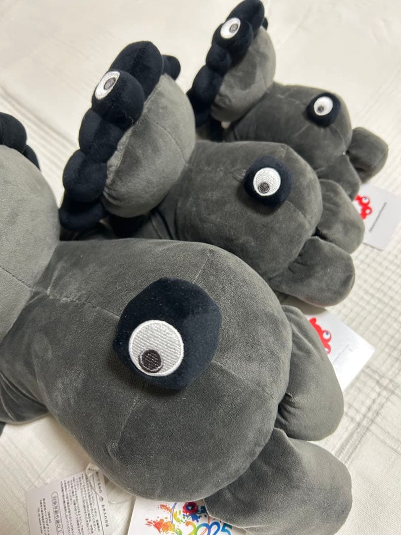 【新品タグ付き】黒ミャクミャク 這い型 ぬいぐるみ S M L オマケ付