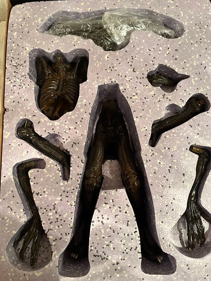 フューチャーモデルズALIEN 竹谷隆之　塗装済簡易組み立て式模型　エイリアン
