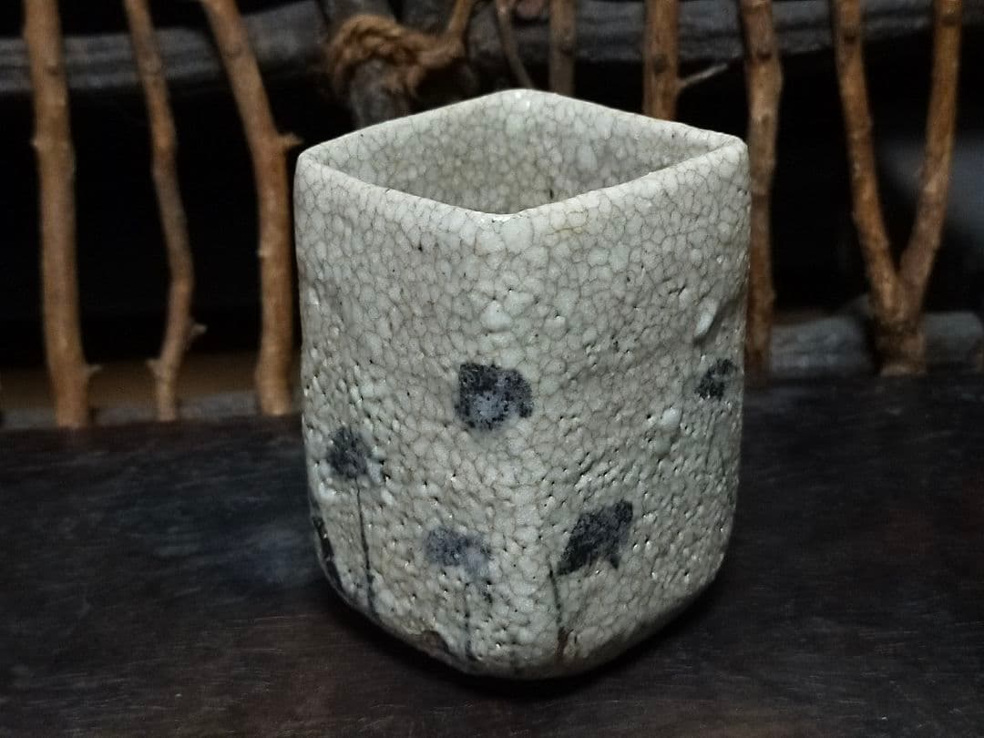 ♥絵志野　ぐい呑み　桐箱付き　①　志野　ぐい飲み　骨董品