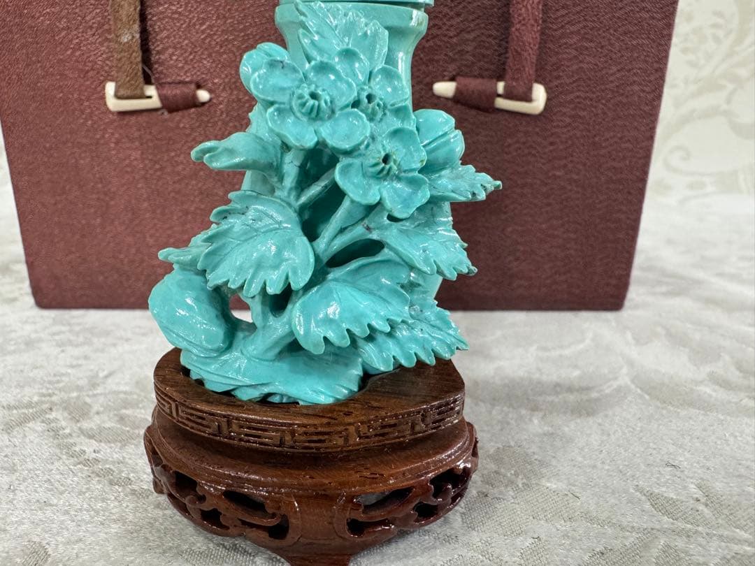 中国骨董　美術品　緑松石　彫刻　飾り物　木製台座付き