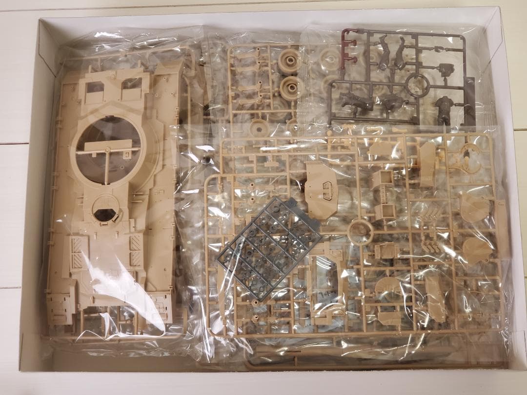 U.C.ハードグラフ 1/35 地球連邦軍 61式戦車5型 セモベンテ隊