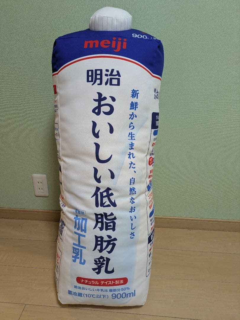 【新品未使用】明治おいしい牛乳　超巨大　クッション
