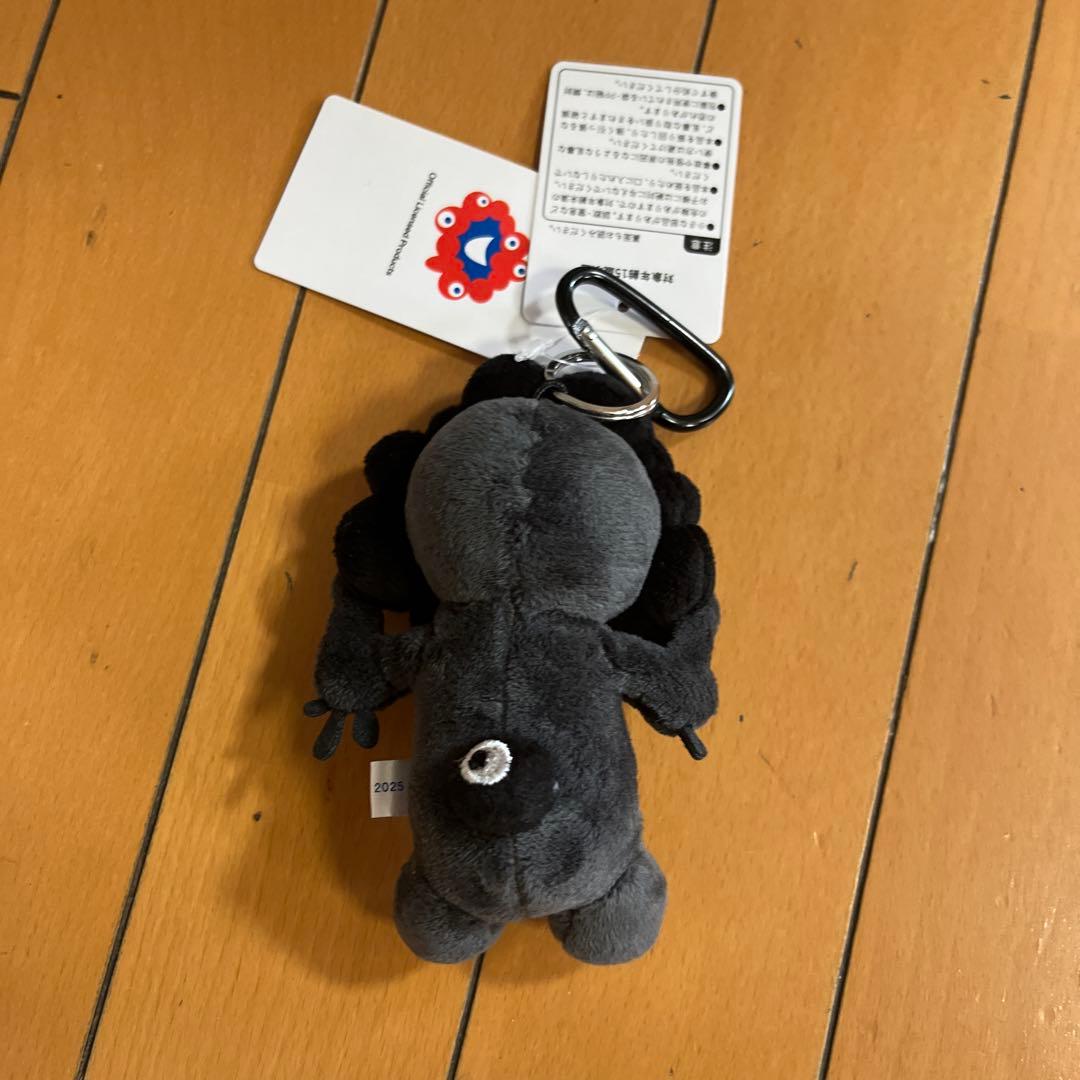 新品未使用タグ付き 黒ミャクミャクカラビナ付きマスコット 座り