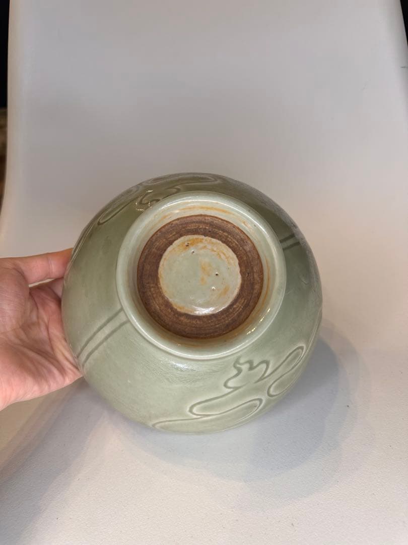 水芙蓉様｜明代 龍泉窯 青磁 大碗 内側刻人物・文字 「賢」刻 時代物 中国古董