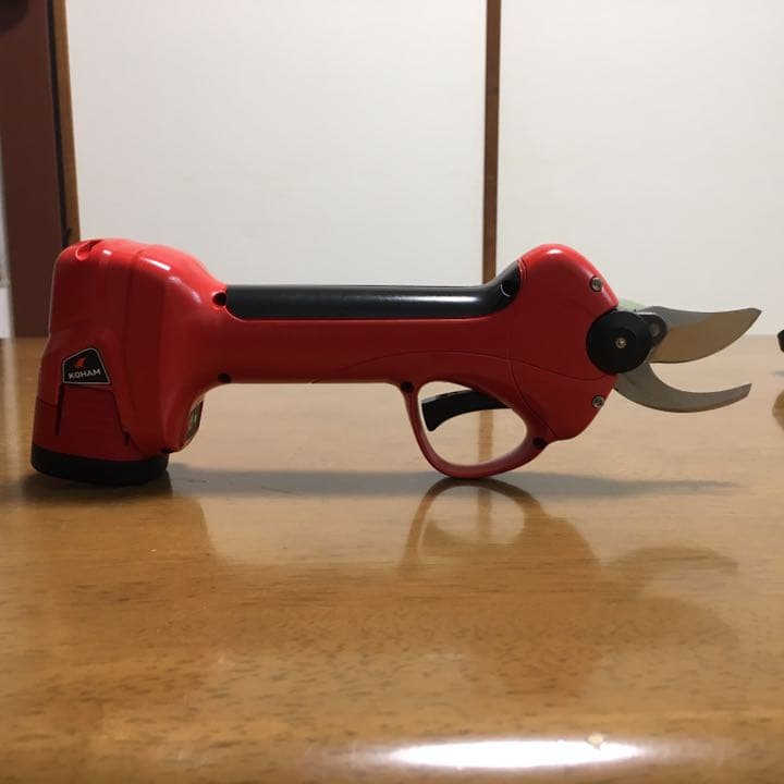 充電式の電動先手バサミです！