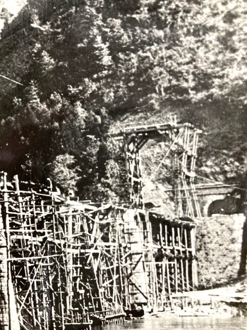球磨川第一橋梁　鉄道橋の建設 モノクロ写真 ②