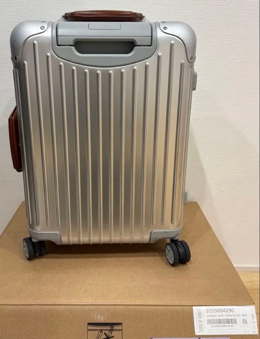 RIMOWAリモワ/キャビン ツイスト シルバー&ブラウン 55×40×23cm