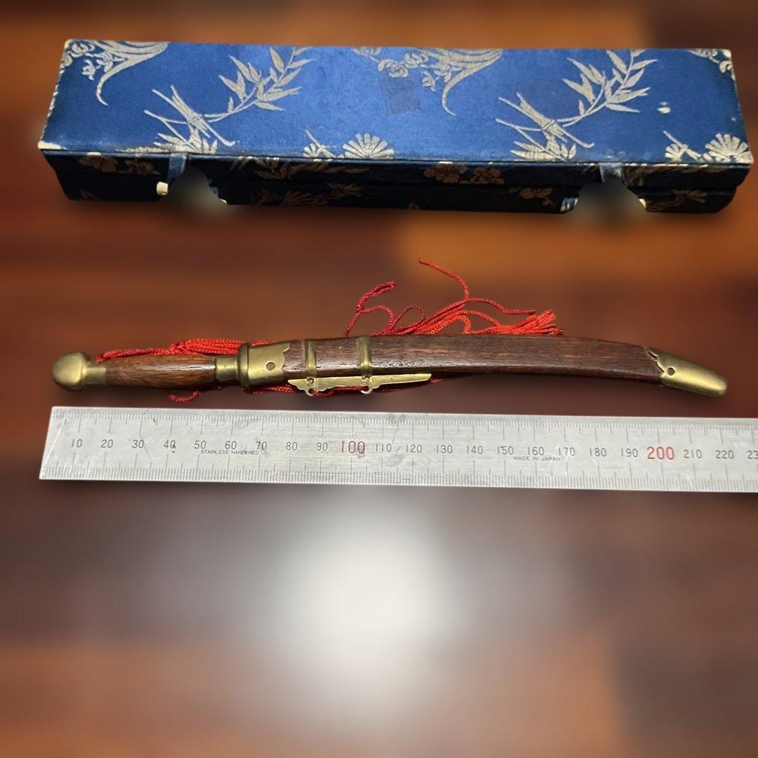 刀型のペーパーナイフ
