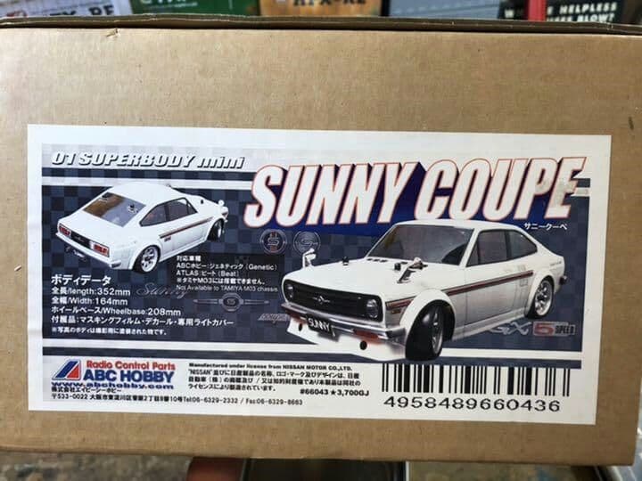 DATSUN  サニークーペ　旧車　ニッサン　ボディー^