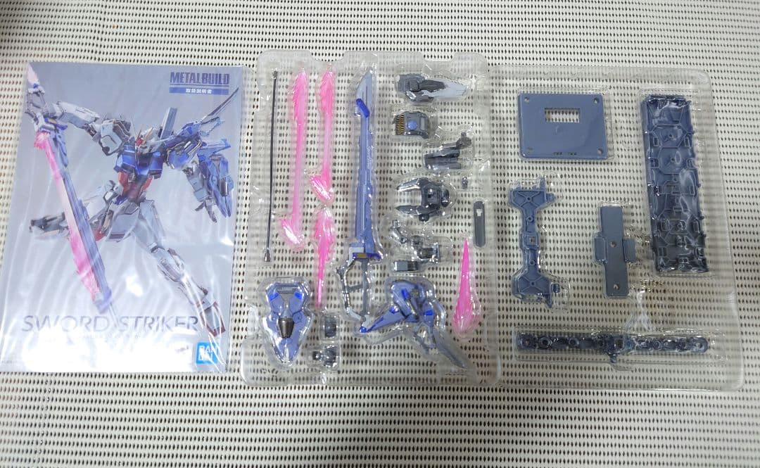 メタルビルド パーフェクト　ストライクガンダム　ヘリオポリス　ロールアウト