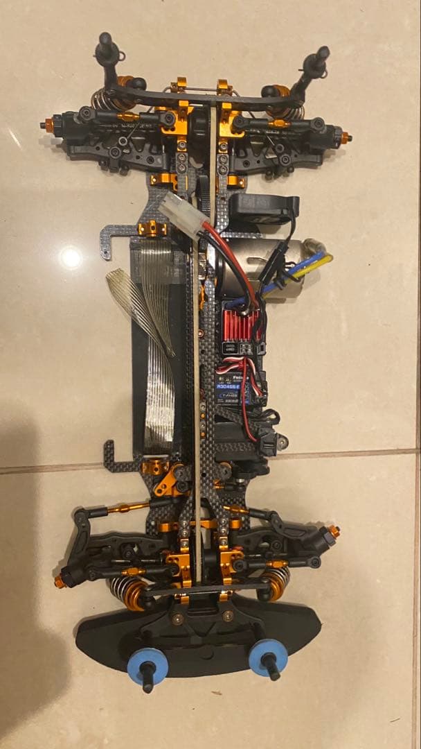 カーボンファイバー製ラジコンカー 1/10 シャーシ