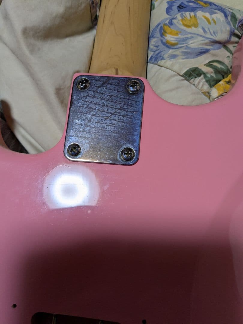 ピンクエレキギター