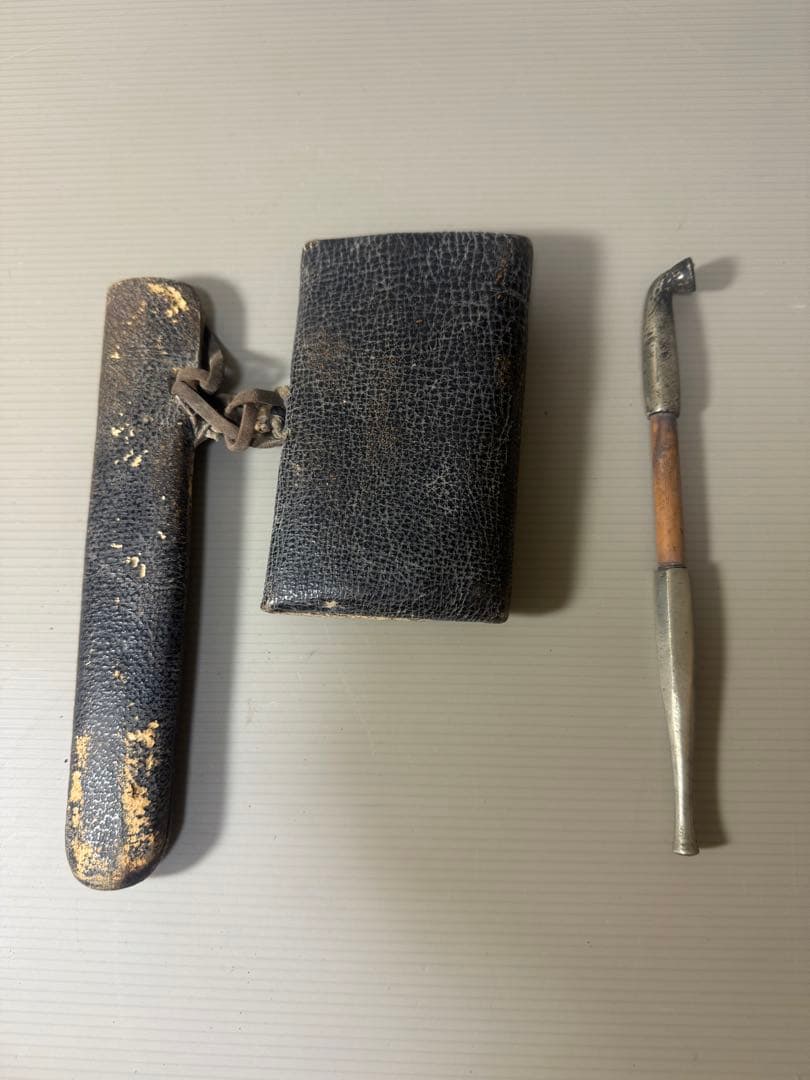 2126 骨董　煙管 キセル 煙草入れ　喫煙具 金属製 時代物