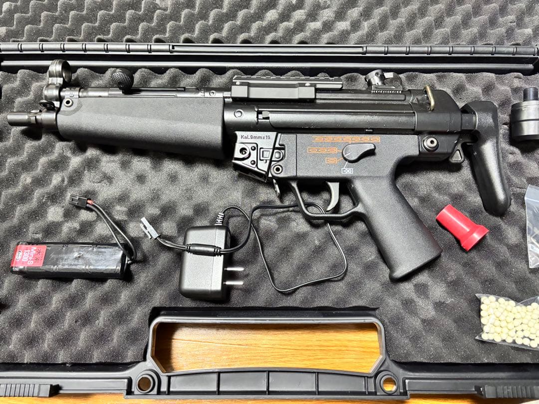 東京マルイ 次世代MP5A5 (ハードケース、バッテリー付き)