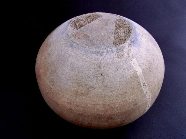 壷■かなり時代の有る古い白土の丸壺 自然釉 古玩 唐物 中国 時代物 骨董品■