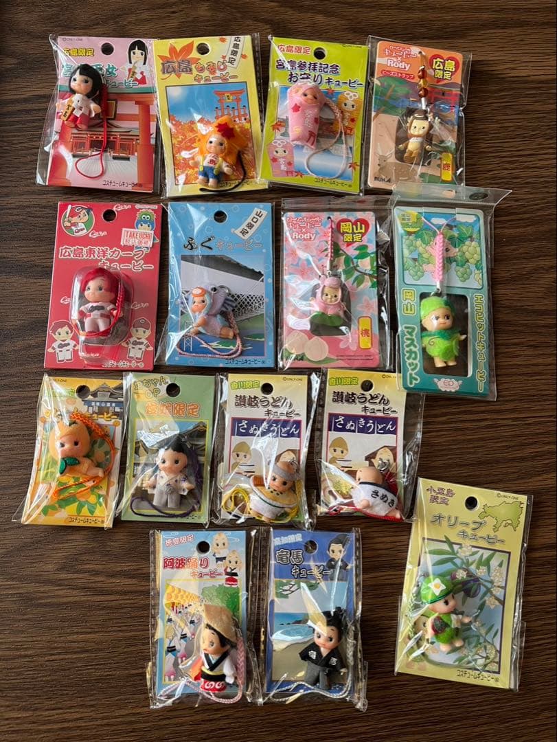 ご当地キューピーストラップ128点