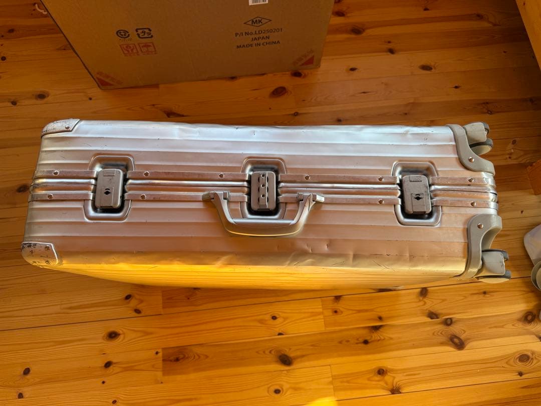 ￼ リモワ　RIMOWA トパーズ　オパール　プルタブ　4輪　104L