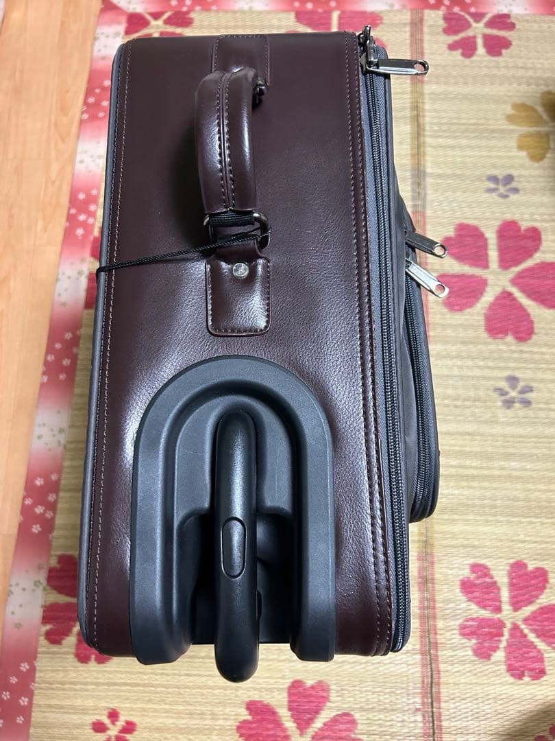 新品未使用　オシャレ　スーツケース　湯川株式会社　 カーキ色　定価39600円