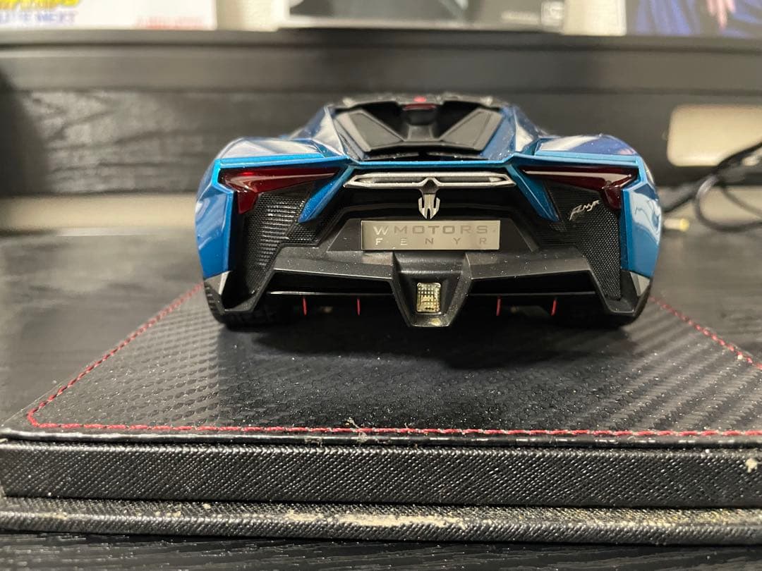 激レアW Motors フェニアスーパースポーツ　　1/18