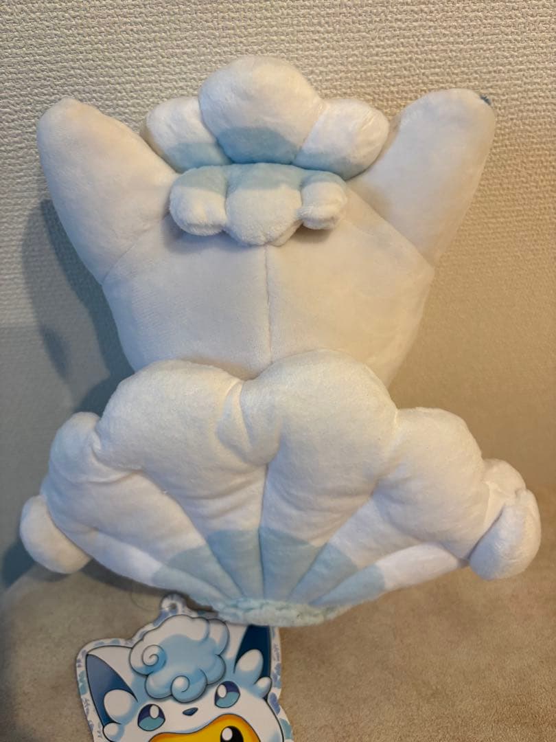 ポケモン アローラロコンのポンチョを着たピカチュウ ぬいぐるみ ポンチョ