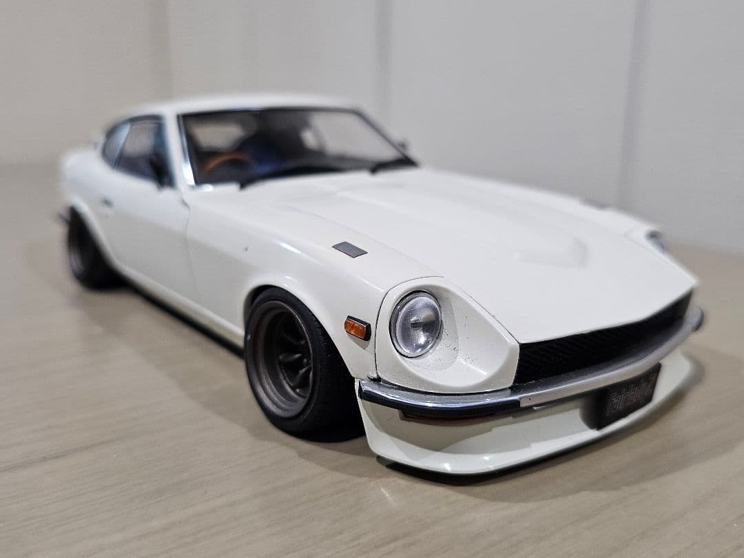 京商　1/18　日産　フェアレディZ　(S30)　Street・Sports