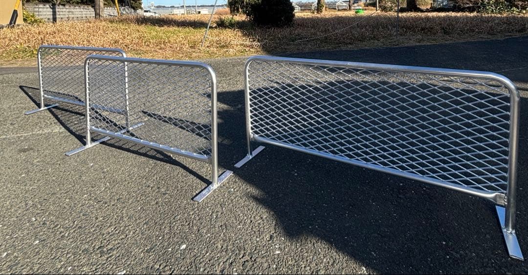 愛犬の脱走防止に！自立式アメリカンフェンス風バリケード800×400