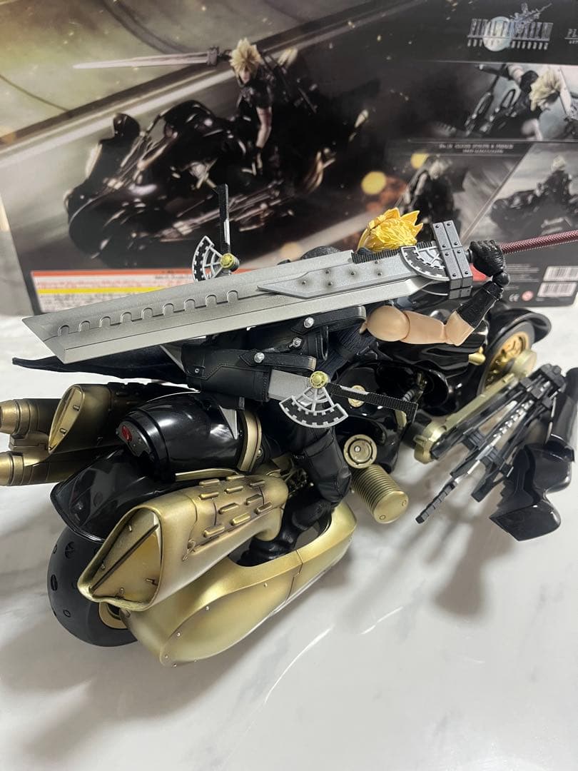 プレイアーツ改 クラウド・ストライフ&フェンリル　フィギュア