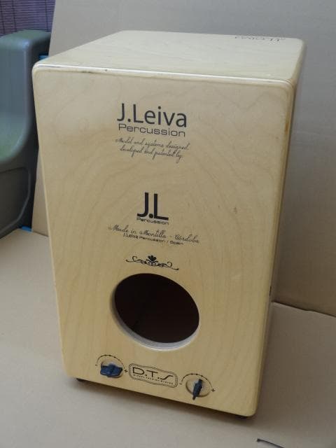 J.Leiva medina カホン