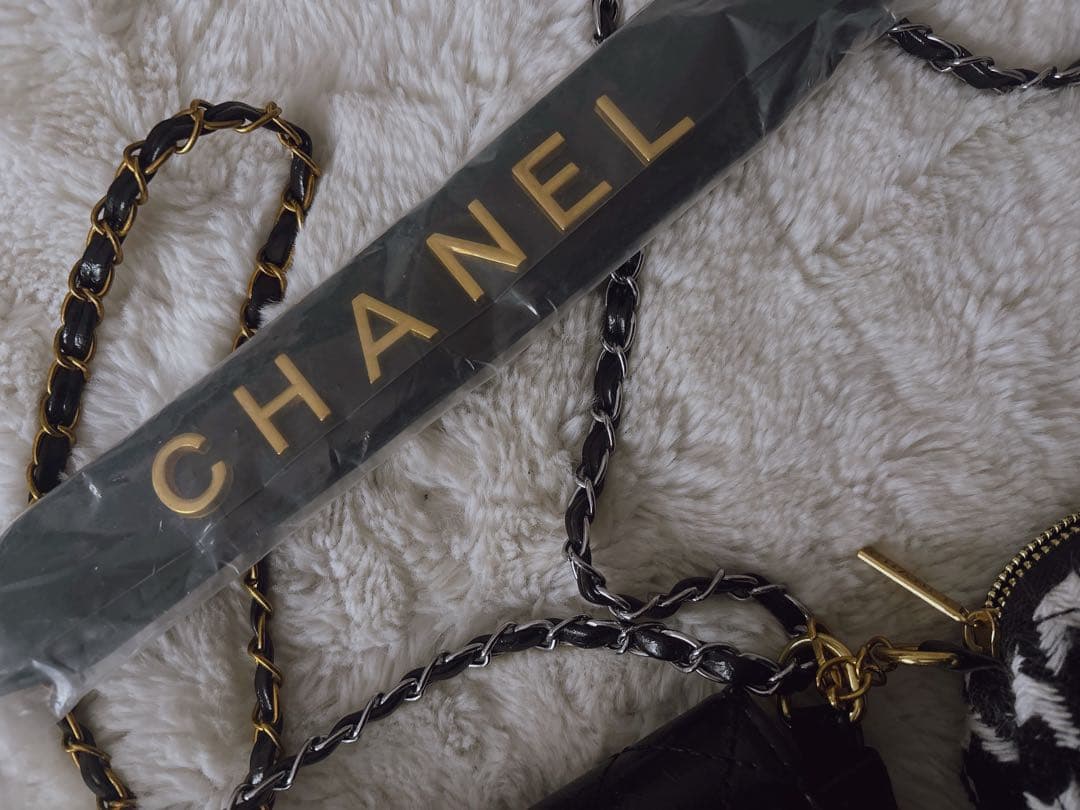 ノベルティースマホショルダーCHANELポーチ付き