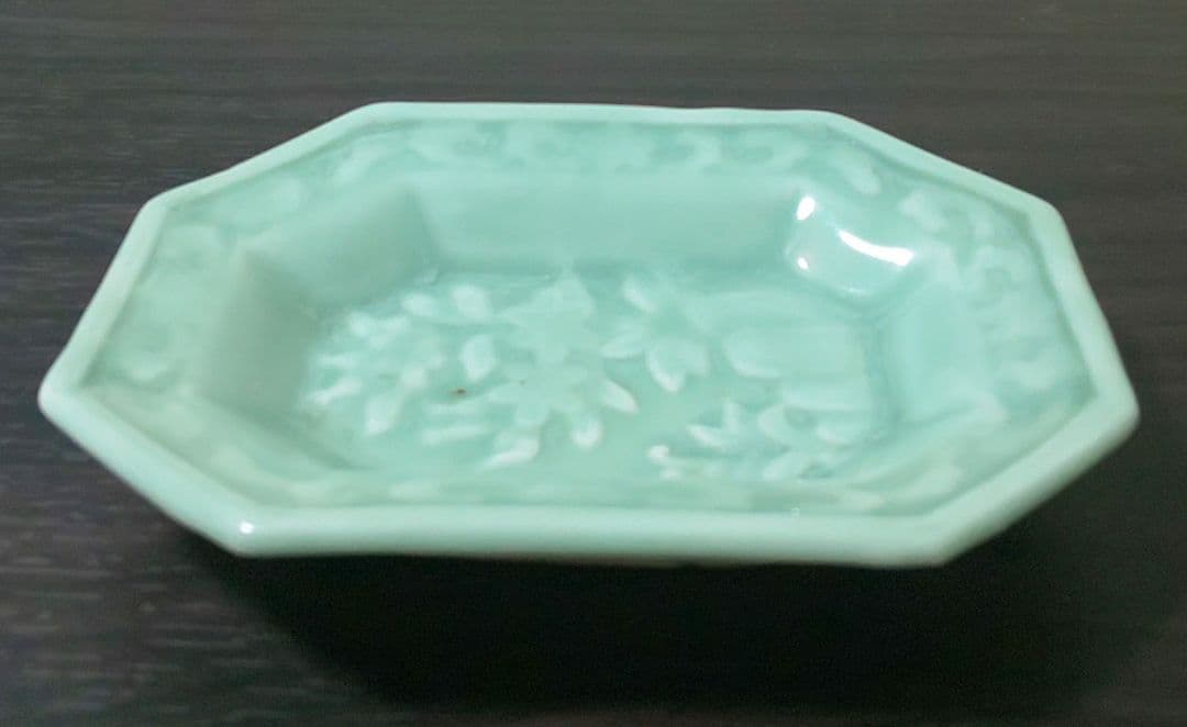 世界三大青磁 三田青磁 江戸末期 陽刻草花文八角小皿五枚
