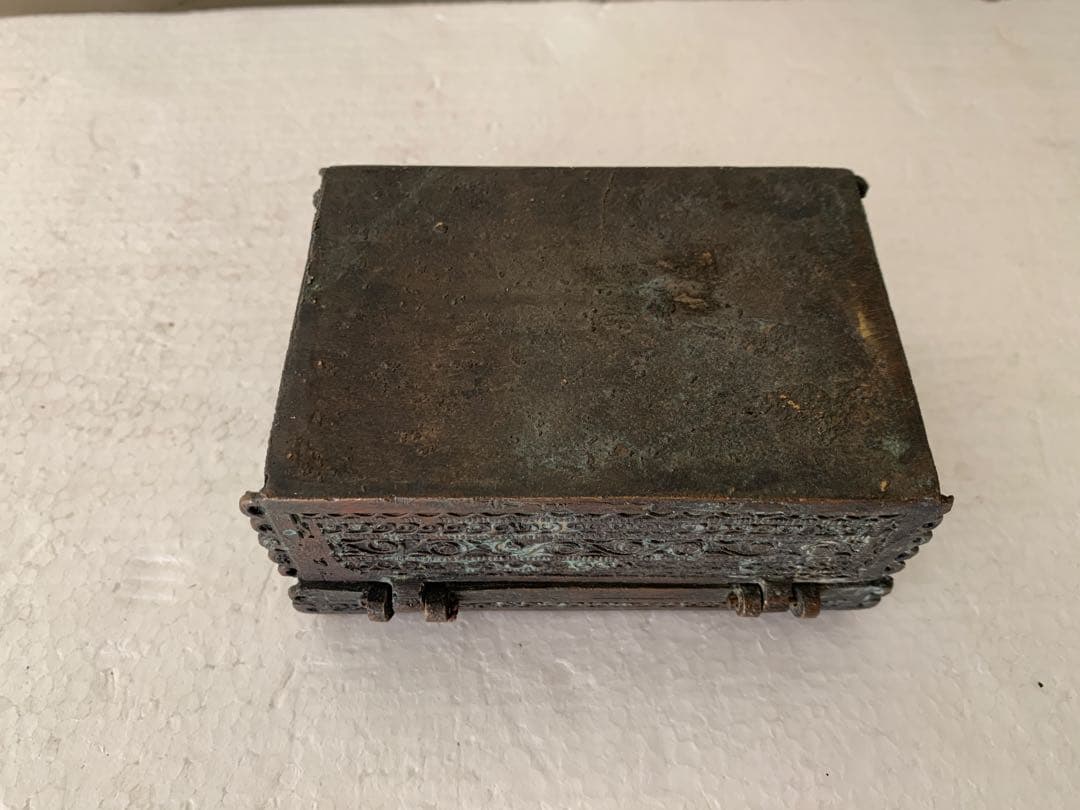 古銅製 細密文 宝箱 置物 小物入れ