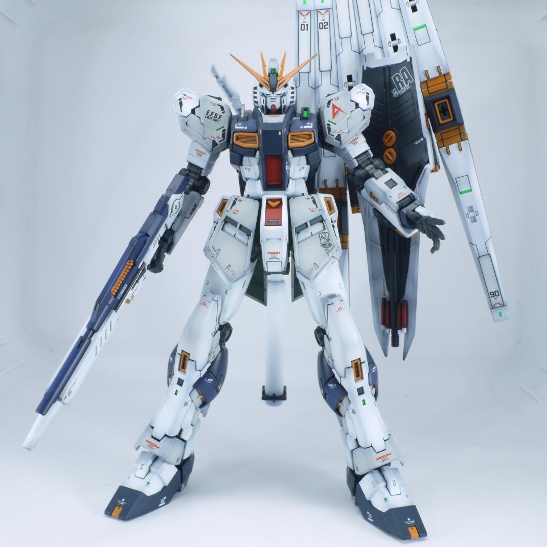 ガンプラ　RG νガンダム　全塗装　完成品