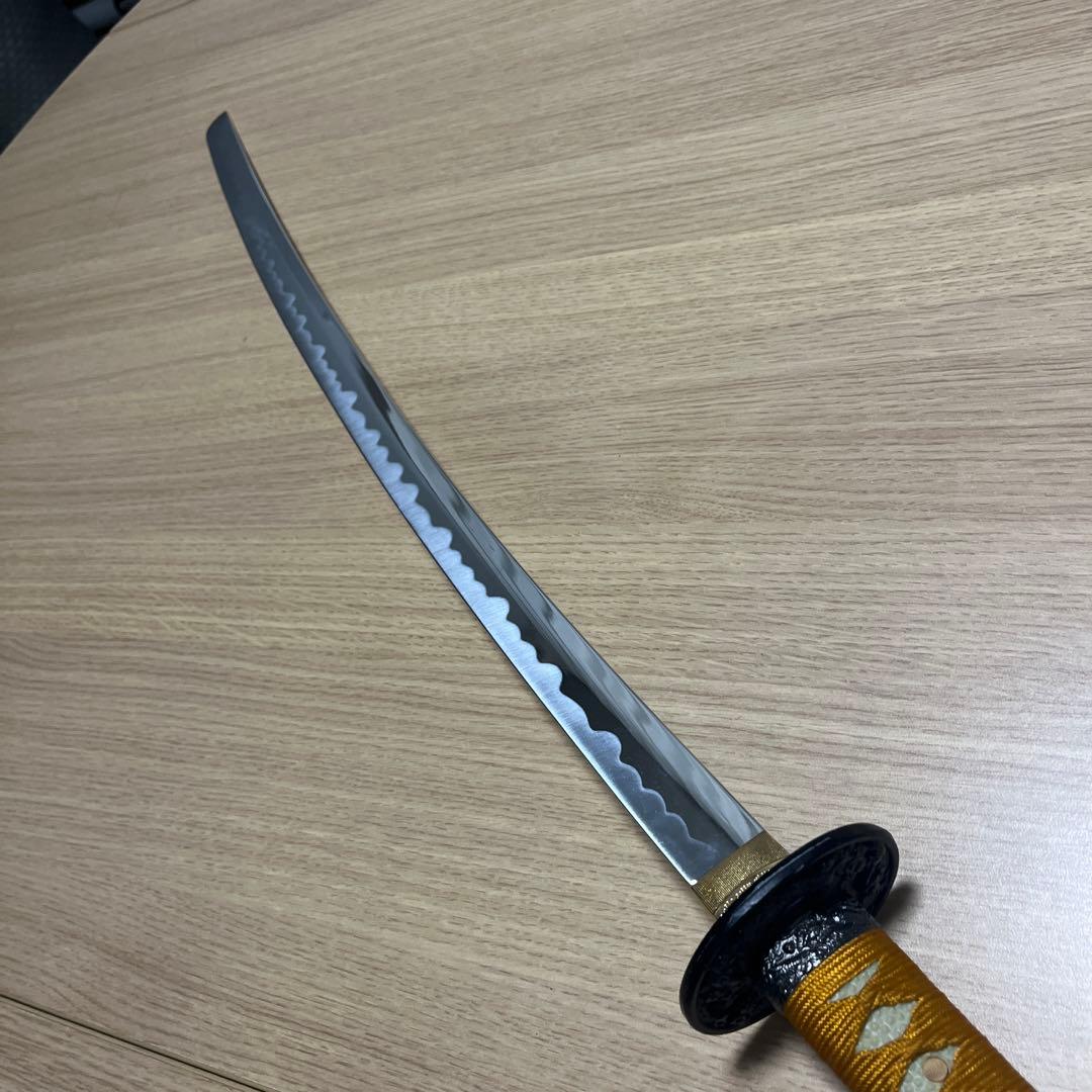 金色模様の刀