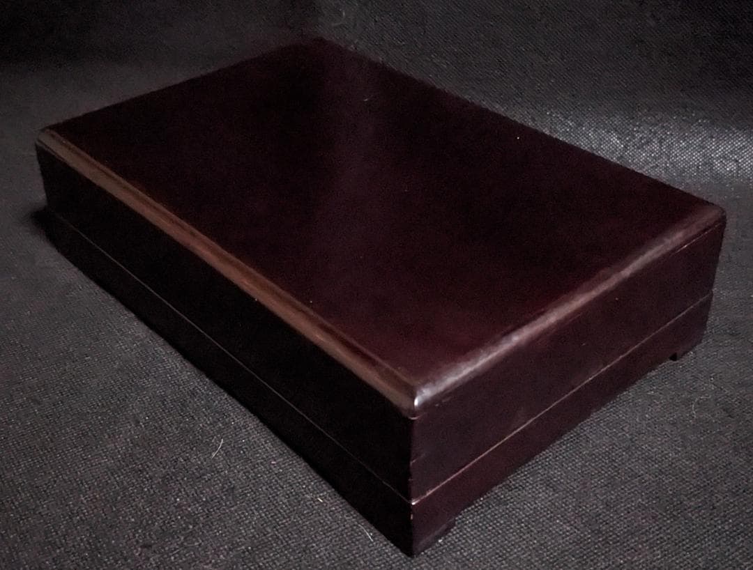 【洮河緑石の双キ龍吉祥廻文硯】◆墨流し状波紋の潤緑美石◆約八吋◆唐木共箱◆希少硯