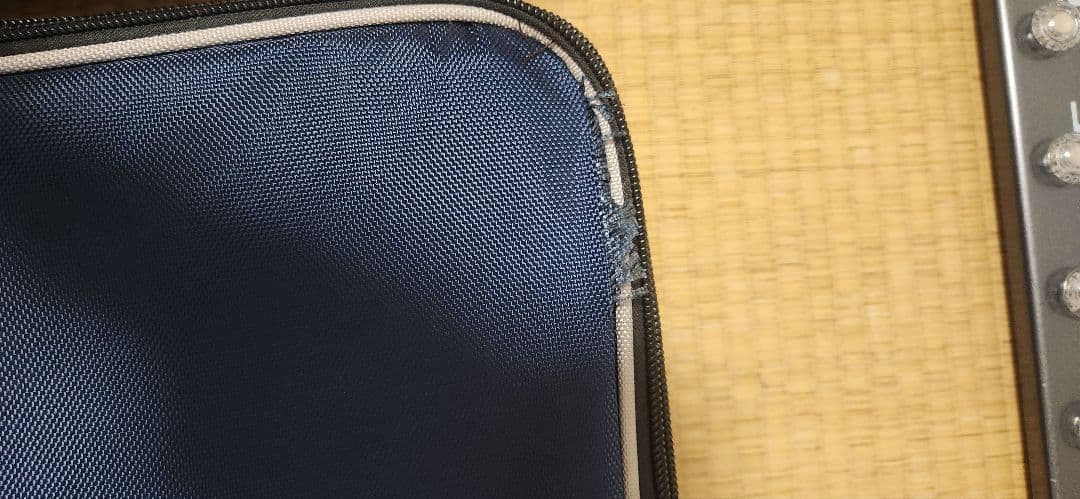 KORG KROSS2-61 SCホワイトシンセサイザー 本体と専用ケース