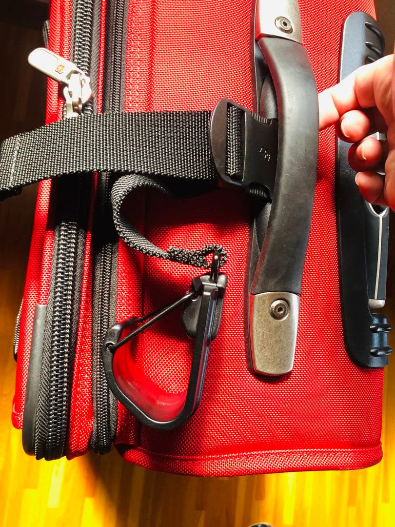 VICTORINOX　ヴィクトリノックス　キャリーカート スーツケース　赤色