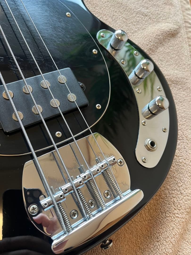 Sterling by Music Man SUBシリーズ 4弦エレキベース