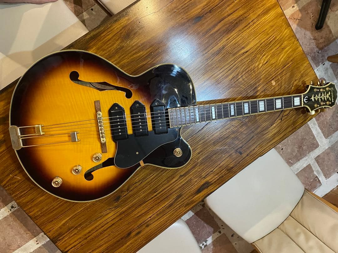 ギター Epiphone Zephyr Blues Deluxe VS