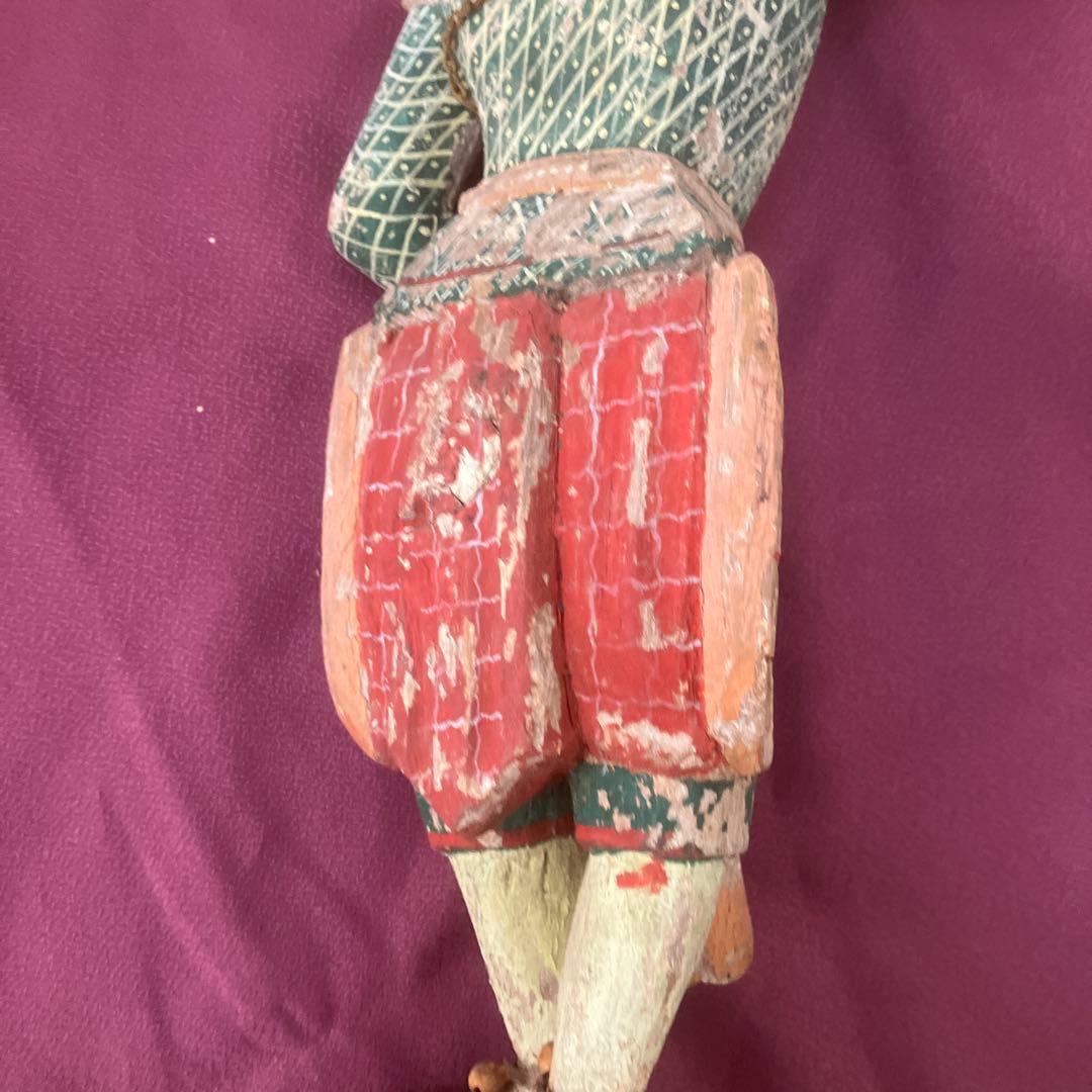 ヒンドゥー教の猿神　ハヌマーンの木彫りの像