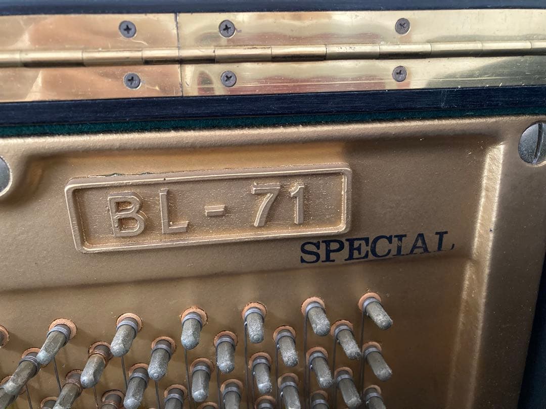 KAWAI アップライトピアノ 黒