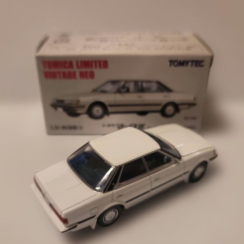 トミカ LV-N98a トヨタ マークII ハードトップ グランデ 86年式