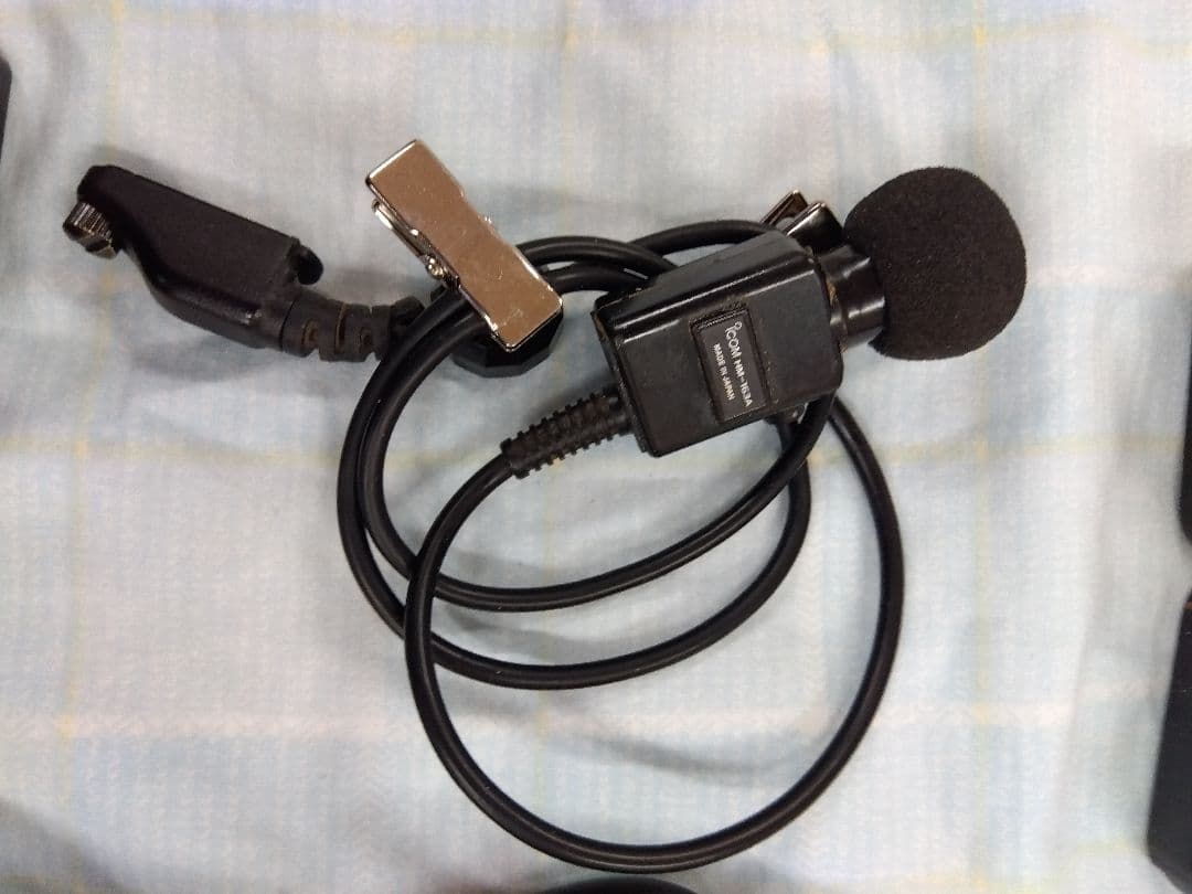 バッテリーは、付属しません。ICOM デジタルトランシーバーセット