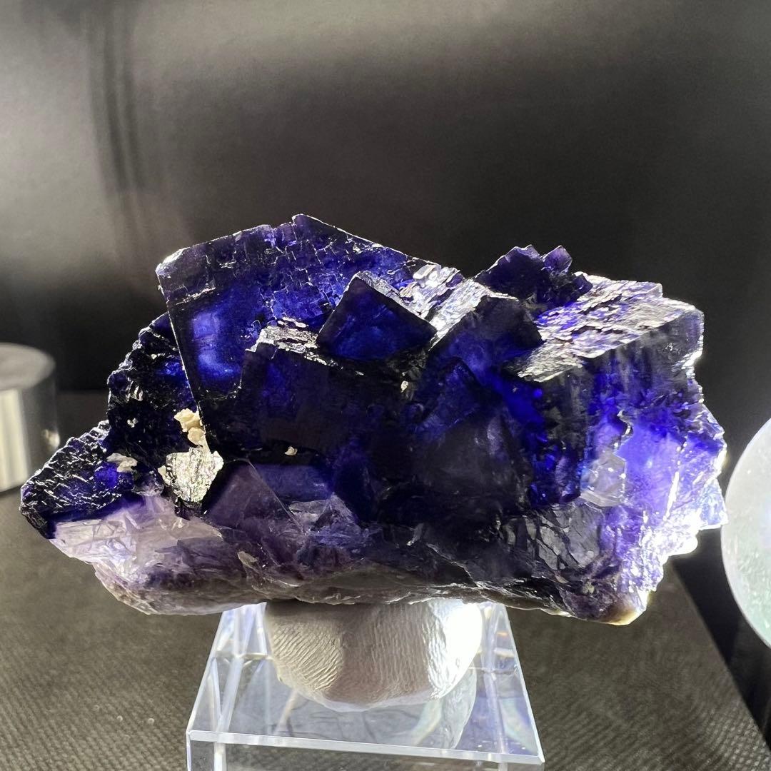 内モンゴル産　濃紺フローライト　セミキャビネットサイズ