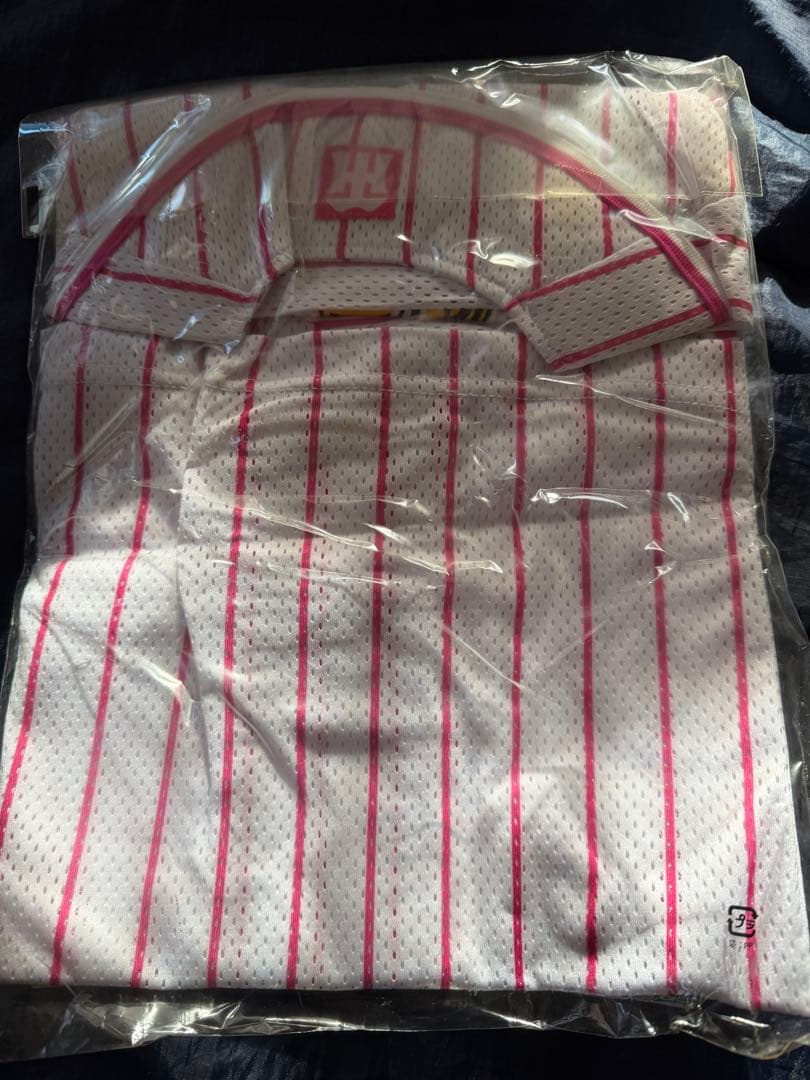 もう販売していない阪神タイガース新品未開封ピンク　ユニホームとメガホンのセット❗️