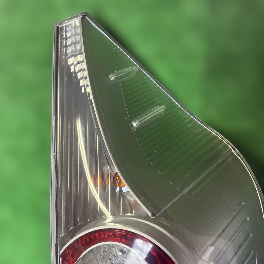 トヨタアクア NHP10 純正 右 テールランプ