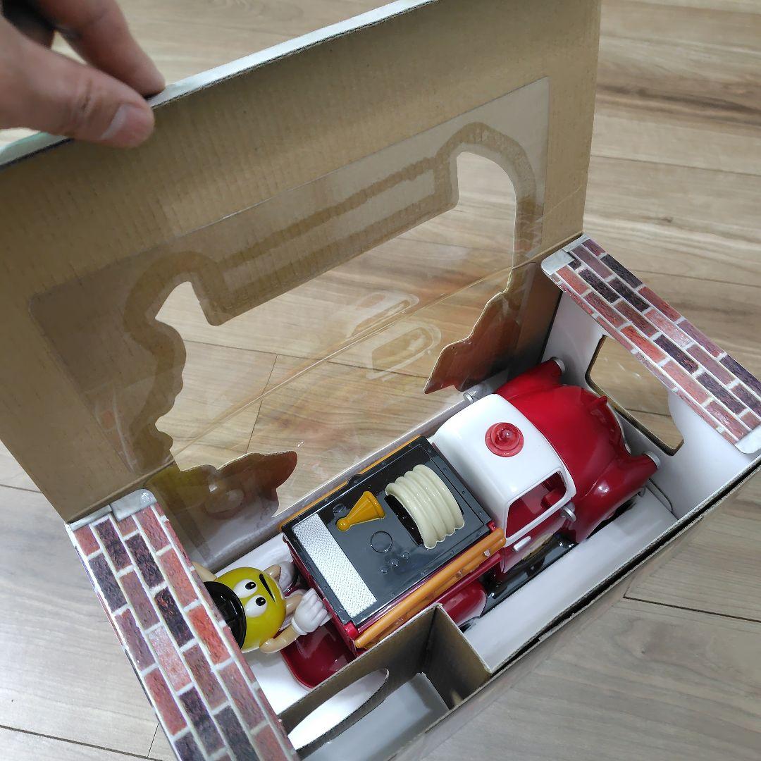 限定品 m&m's 消防車フィギュア ファイヤーマントラック　エムアンドエム