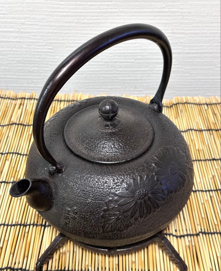 新品、未使用、供箱等付属品付　南部盛栄堂造　柚子菊　南部鉄瓶 南部鉄器　鉄瓶