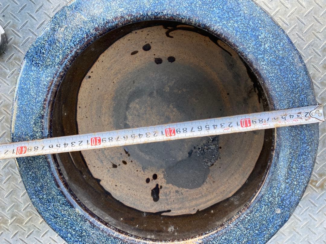 青緑色の円形火鉢 直径約30cm